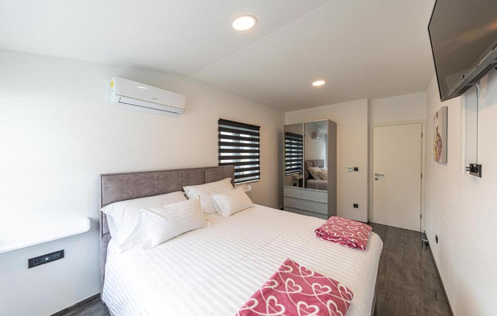 Premium Apartment With Jacuzzi Трогир Экстерьер фото